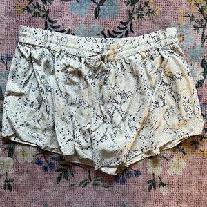 Rory Beca shorts - cream and blue shorts - size S